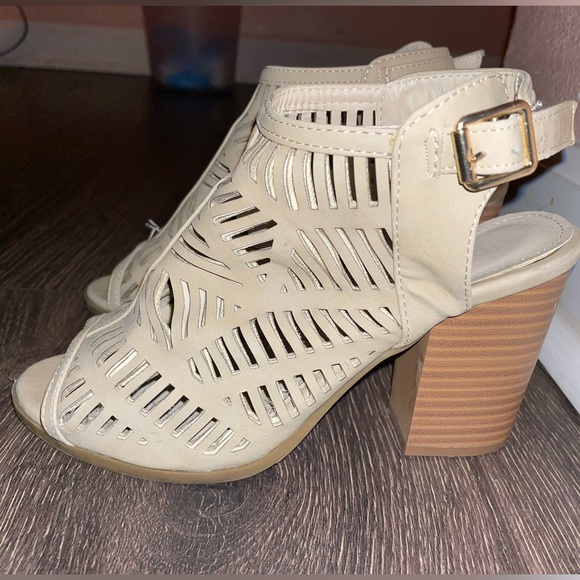 Heels - Picture 3 of 4